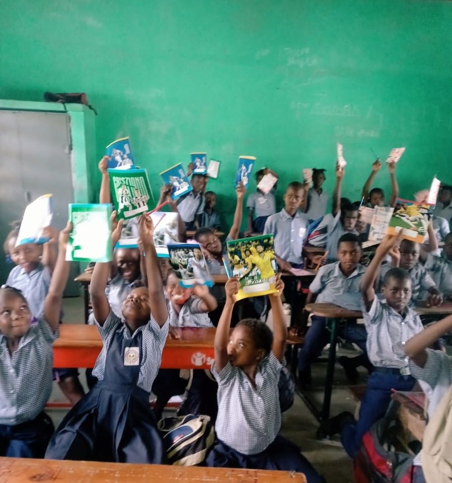 Distribution des kits scolaires pour environ 500 enfants dans l'Artibonite